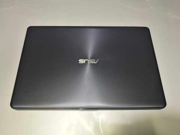 Asus VivoBook X542UN Magyar