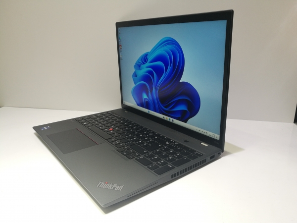 Új állapotú Lenovo ThinkPad P16s Gen2 Magyar