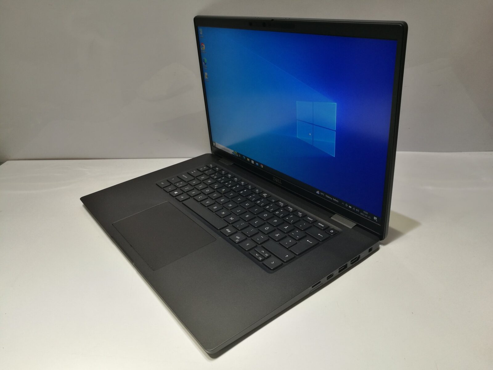 Dell Latitude 7520 (2021) Dell Latitude 7520 (2021)