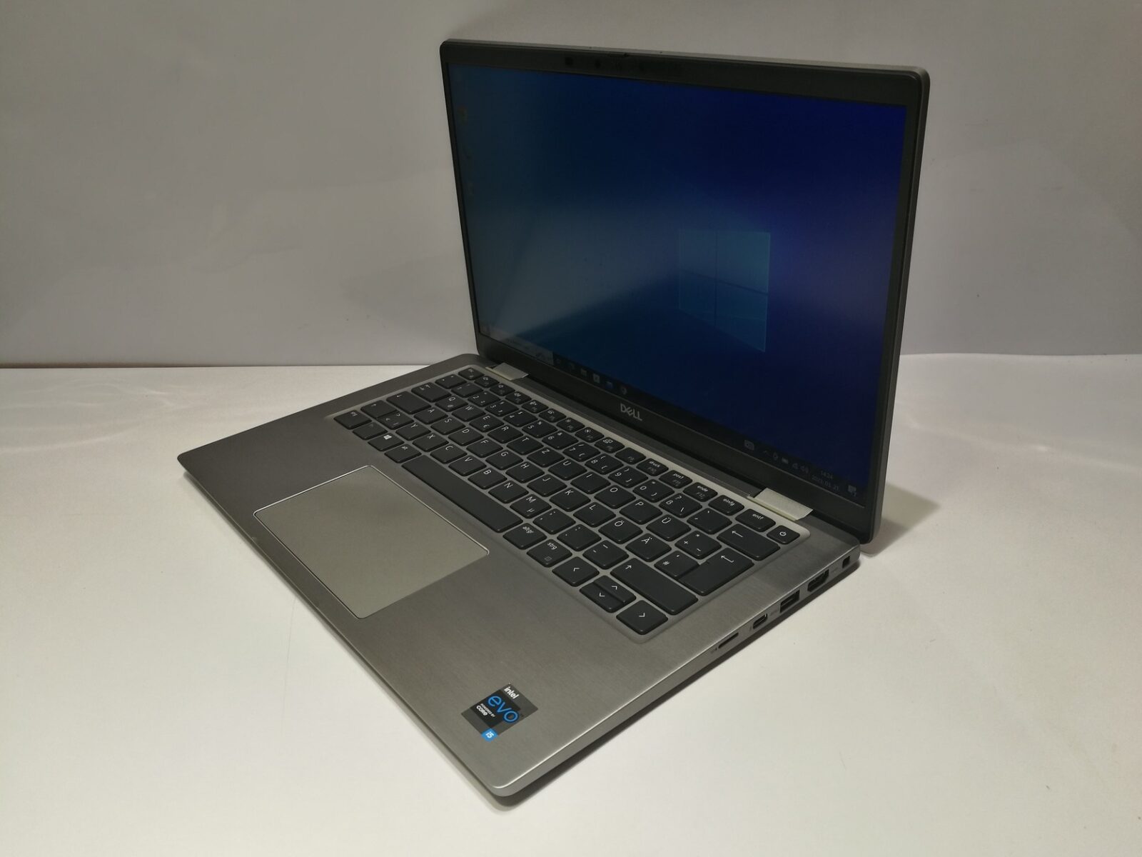 Dell Latitude 7420 (2021) Dell Latitude 7420 (2021)