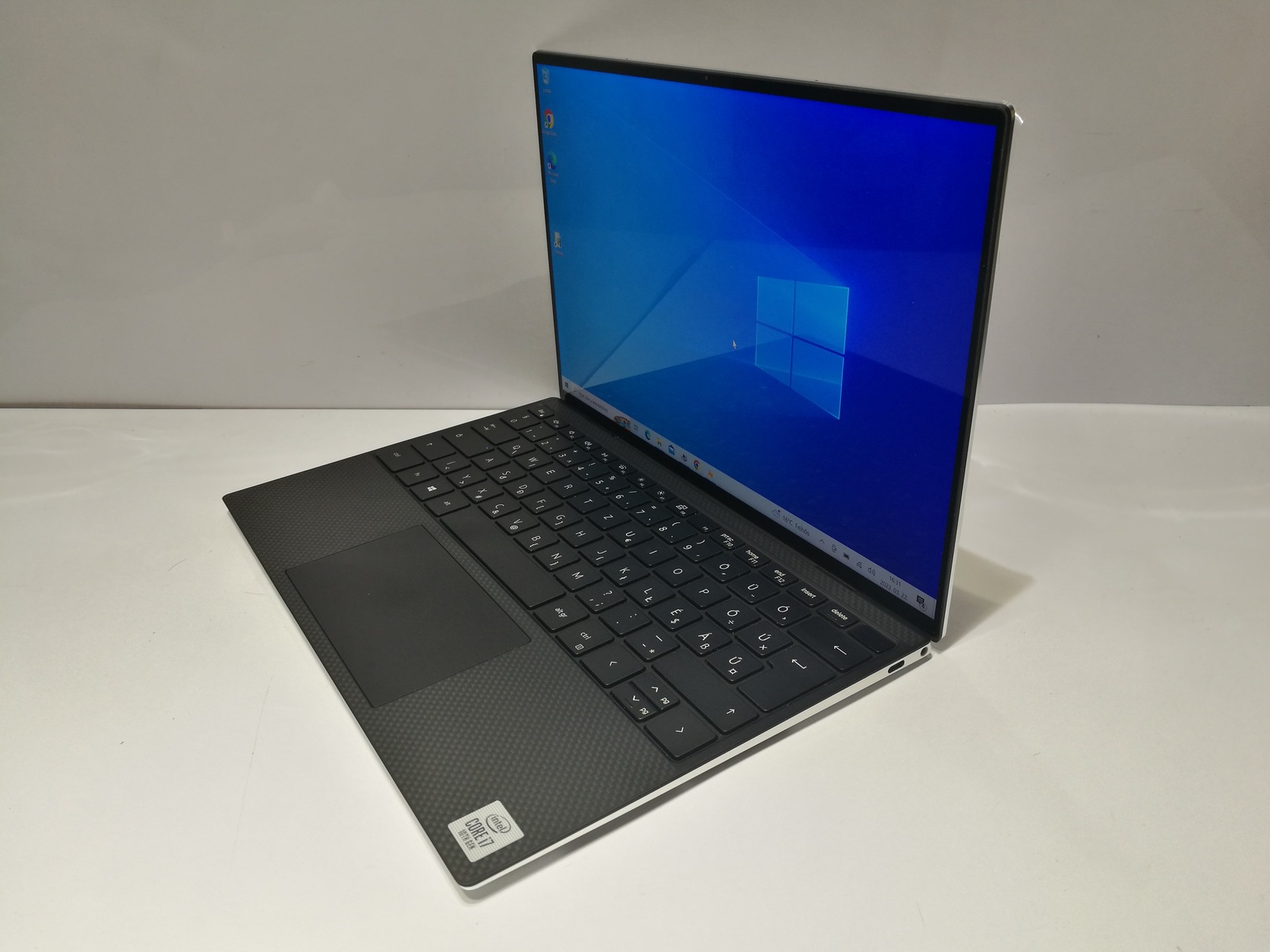 Új állapotú Dell XPS 13 9300 Magyar 27% ÁFA Új állapotú Dell XPS 13 9300 Magyar 27% ÁFA