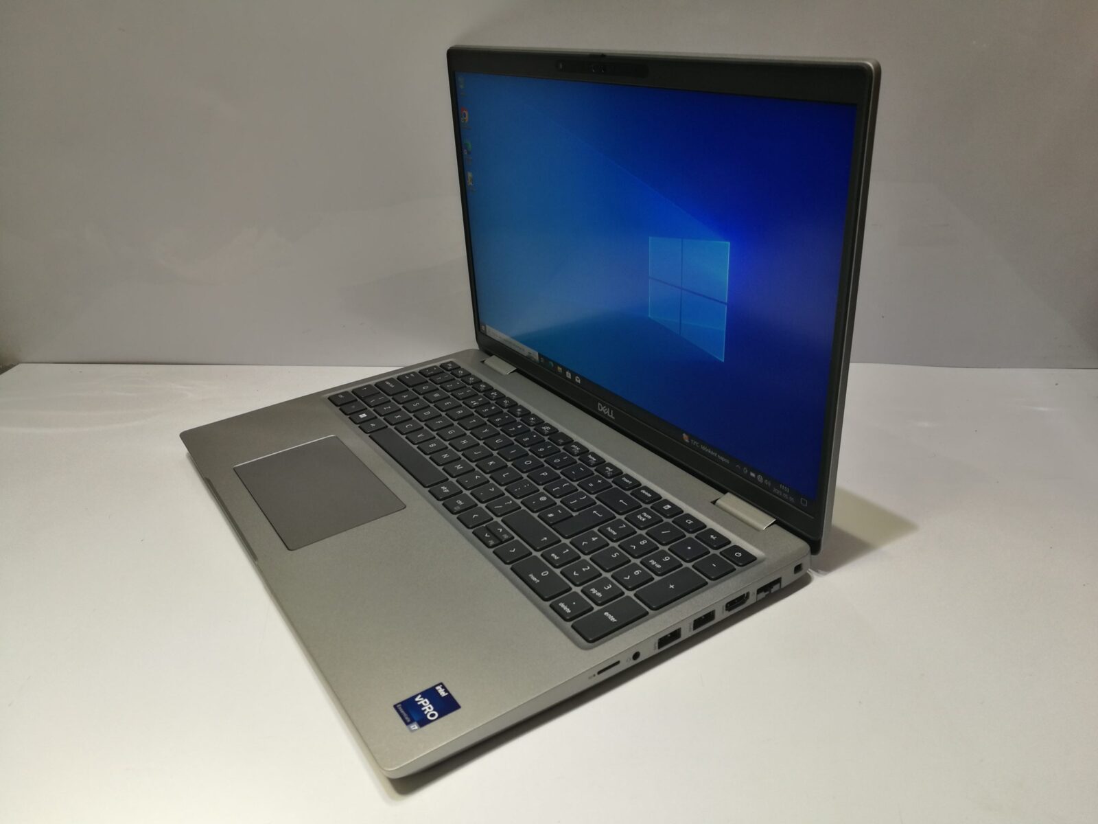 Új állapotú Dell Precision 3571 (2022) Új állapotú Dell Precision 3571 (2022)