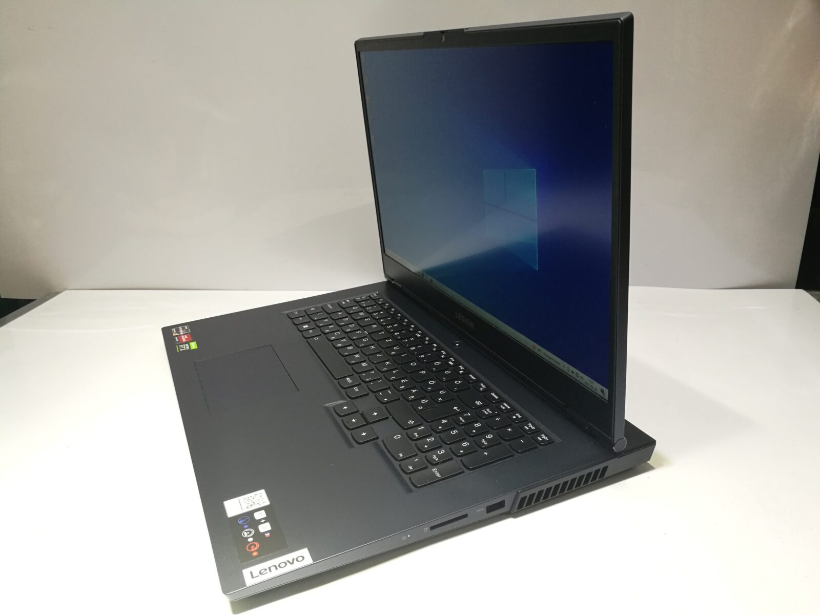 Lenovo Legion 5 17ACH6H Magyar Lenovo Legion 5 17ACH6H Magyar