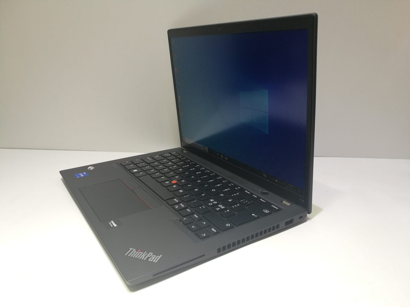 Lenovo ThinkPad T16 Gen2 Lenovo ThinkPad T16 Gen2