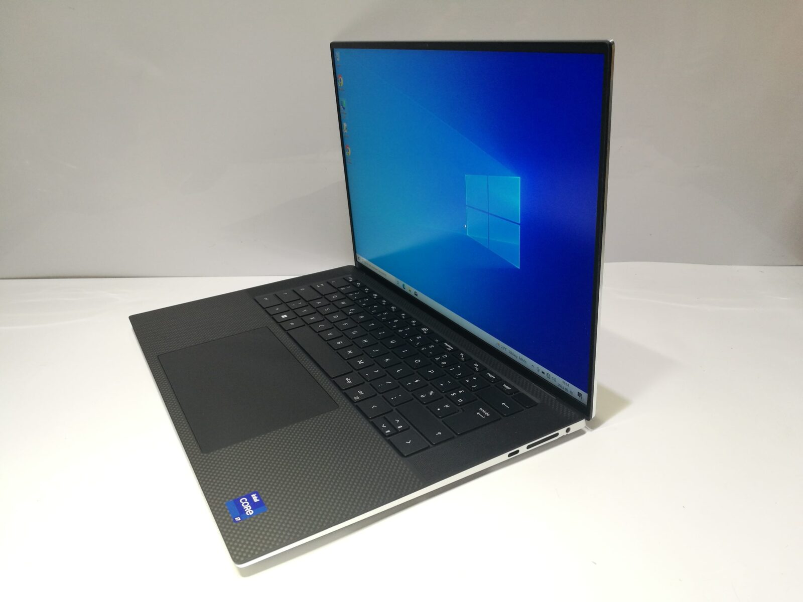 Új állapotú Dell XPS 15 9520 Új állapotú Dell XPS 15 9520