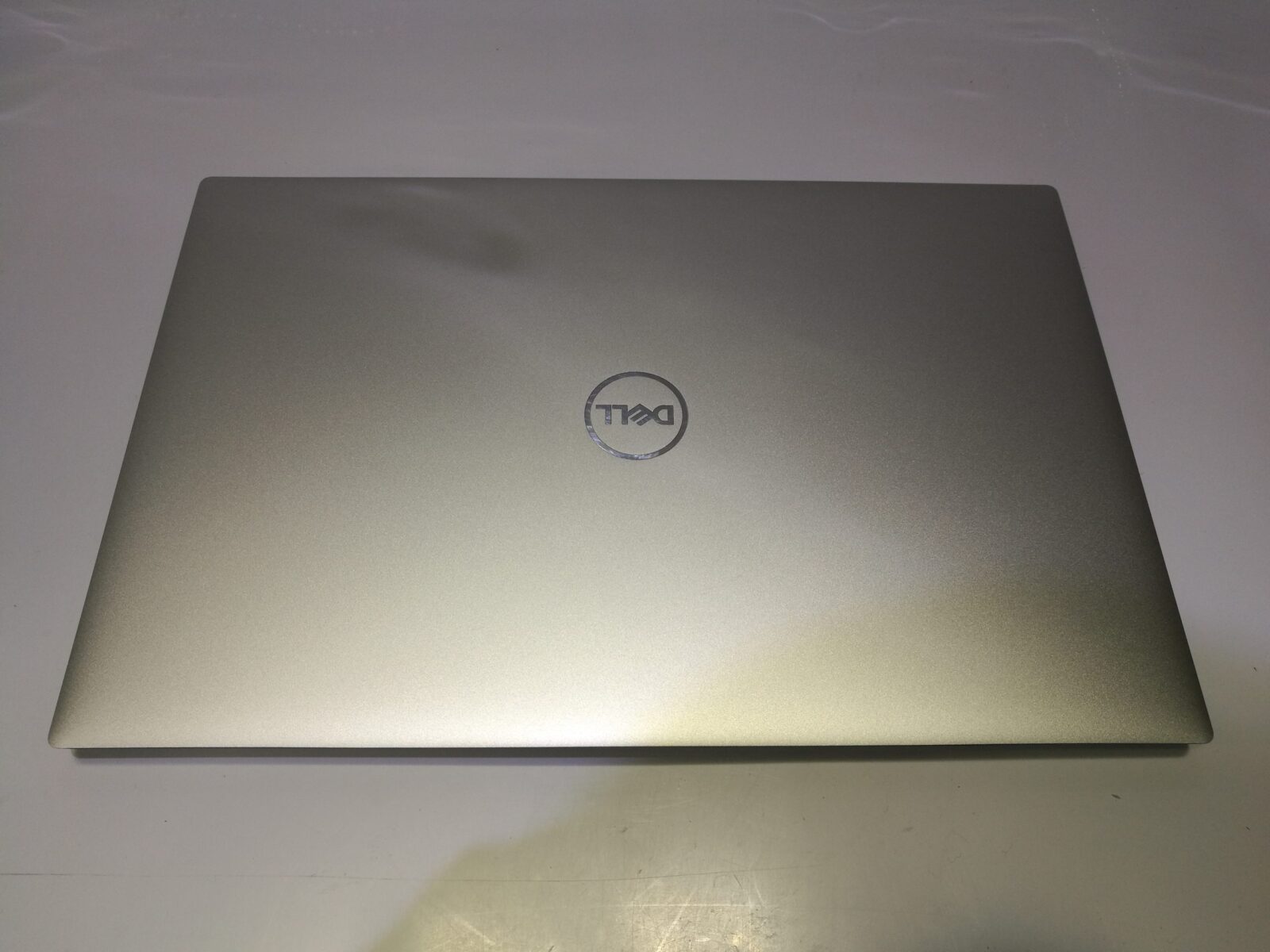 Új állapotú Dell XPS 15 9520 Új állapotú Dell XPS 15 9520
